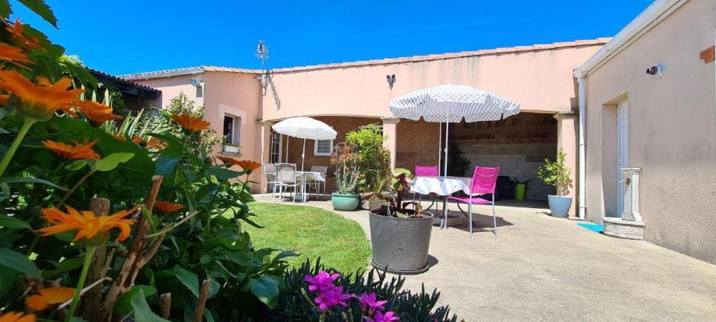 Privatunterkunft Le Pavachon Entree Independante Piscine Familiale Chauffee, 4 Min Du Puy Du Fou Les Épesses